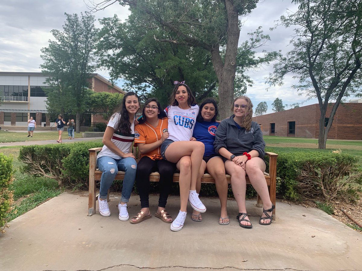 enmuzta's tweet photo. We missed our sisters so much! #ENMUZTA #GoZTA #ZetaTauAlpha #JerseyDay https://t.co/ESeZVm9zpq