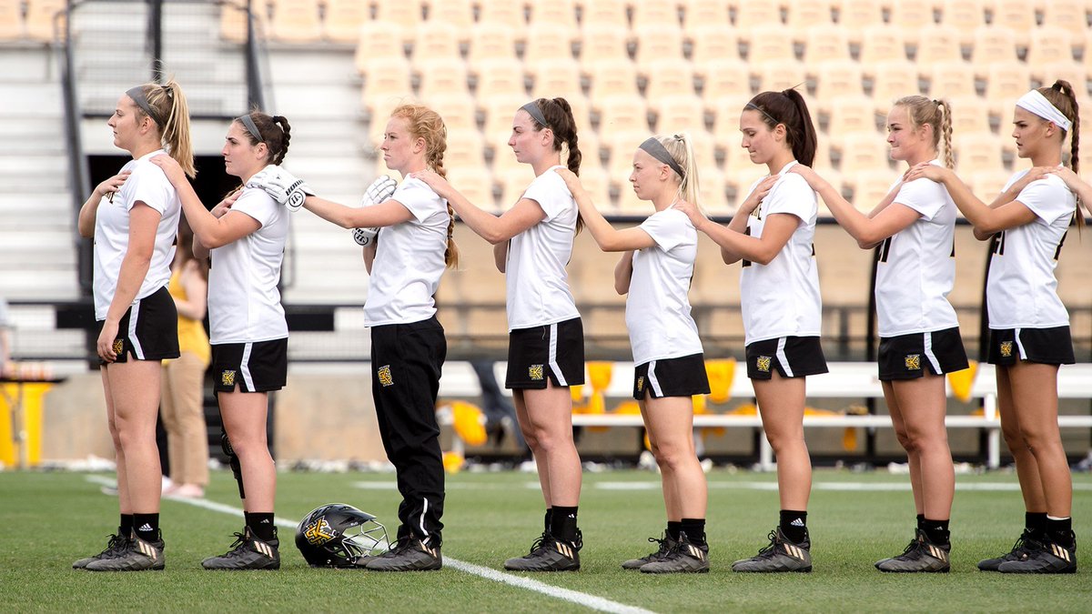 ASUN_Lacrosse's tweet photo. All 4⃣ #ASUNWLAX teams had at least 20 women named to the Honor Roll for maintaining a 3.0 GPA+ over the 2018-19 academic year. #ASUNBuilt

@StetsonLacrosse led the way with 96% of its women earning recognition, followed by @JAX_WLAX, @KSUOwlsLAX and @Libertywlax. 👏📚🥍 https://t.co/VB3bHmmBZ4