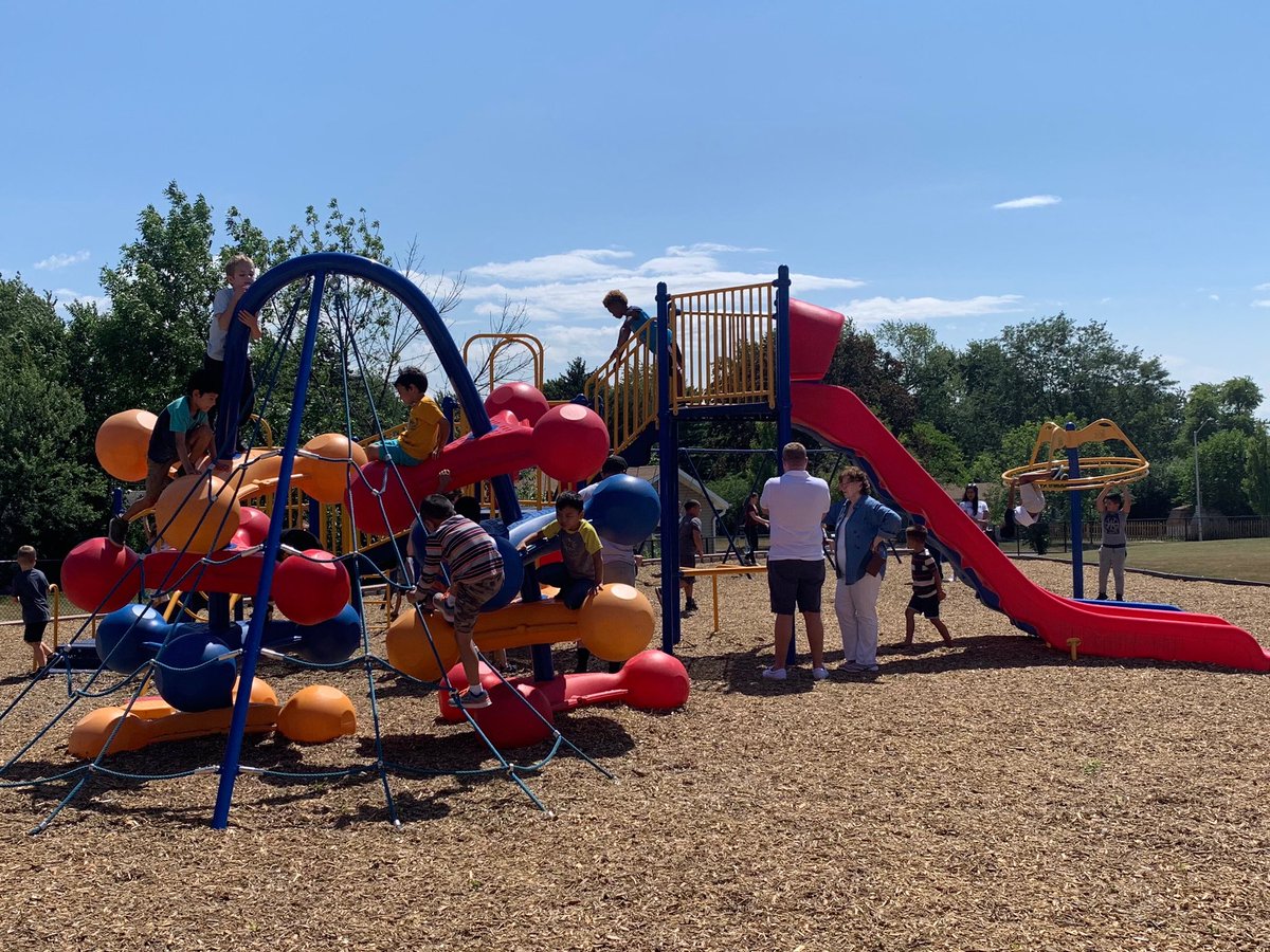 todeleteserwach's tweet photo. We had a great New Student Orientation at Carol Stream School! A big thank you to families who could attend as well as a shout out to our amazing staff for making the event a success! @CSSchoolPTA @CCSD93 @CSelemschool https://t.co/XqjUyiV4Qq