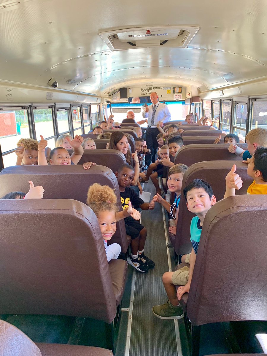 todeleteserwach's tweet photo. We had a great New Student Orientation at Carol Stream School! A big thank you to families who could attend as well as a shout out to our amazing staff for making the event a success! @CSSchoolPTA @CCSD93 @CSelemschool https://t.co/XqjUyiV4Qq