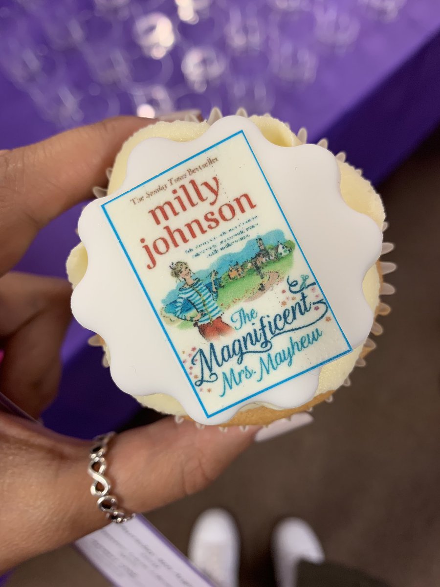 Really enjoyed tonight at @STHLibraries for an evening with author <a href="/millyjohnson/">📚✍️Milly Johnson ✒️🐕🐈‍⬛</a> 📚 I’ve recently been introduced to her books in spare time reading so the event was nicely timed and I managed to win the raffle! The cake was good too 😍