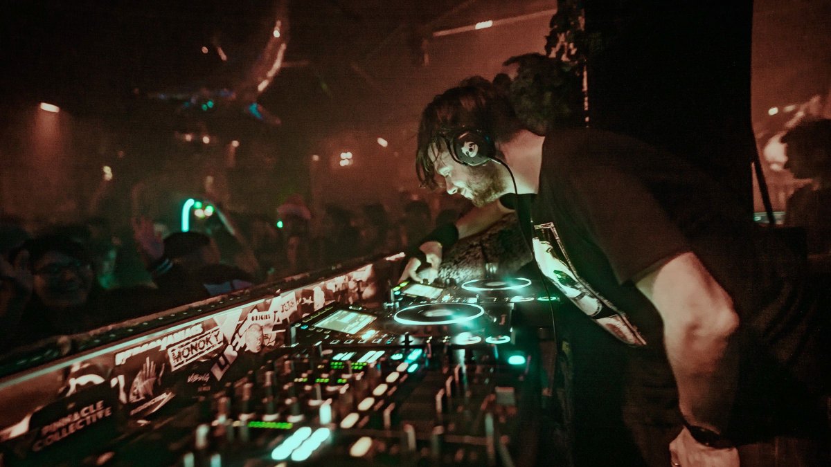 vivaabq's tweet photo. @sacharobotti will have us moving and grooving all night with a special open to close set on Thursday, September 19th at @EffexNightclub! Grab your tickets -> https://t.co/xFFRdsdrQz. #SachaRobotti #EffexNightclub https://t.co/4kasosu3kP