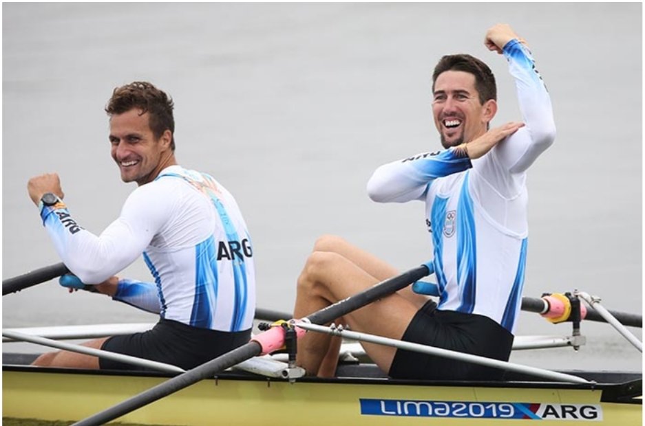 EJPmdp's tweet photo. #Lima2019 🚣‍♂️ ¡El marplatense @CristianRosso84 y @RodrigoMurillo1 son de oro! 🥇 Se consagraron campeones en el dobles par de remos cortos de los #JuegosPanamericanos. ¡Vamos #Argentina 🇦🇷! ¡Grande Cristian!
⠀
#remo #deportes #panamericanos #panamsports #sports #oro #medalla https://t.co/4wzX3Ul09P