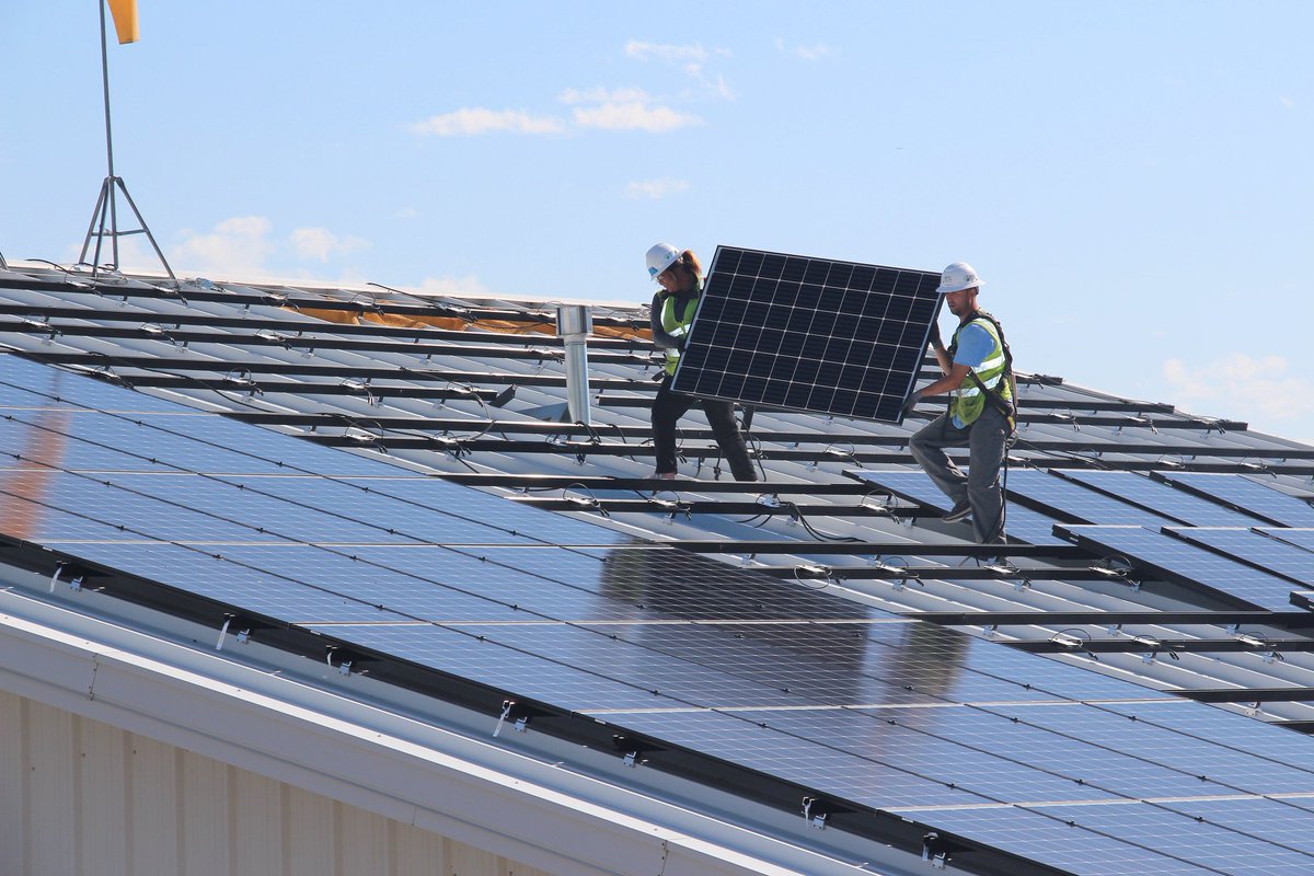 GRID's tweet photo. Enjoy these awesome #solarphotos from our Spokane project! For more awesome Tribal solar updates, follow @GRIDTribal. 

#IndigenousPeoplesDay #IndigenousDay https://t.co/bgcRiJEDO6