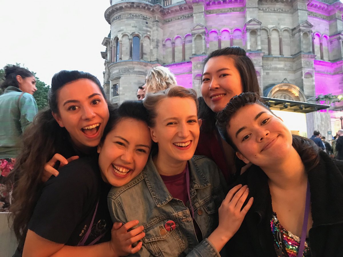 HannnahBenson's tweet photo. Light + sound went in todays #tokyorose show and we carried on for 5 mins without music before some sound came back on (but no mics). 

I didn’t feel worried, alone or panicked and it’s because I was stood on stage with these 4 incredible woman, my ensemble. I am so lucky. https://t.co/hgLSKVgfj3