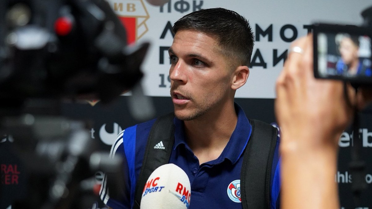RCSA's tweet photo. 🎙️ @JonasMartin8 : "Dans le vestiaire, il y a quand même un petit goût d'inachevé car on aurait aimé partir avec un score plus large en notre faveur. Mais on ne va pas faire la fine bouche. On a gagné à l'extérieur et on n'a pas pris de but."
#LPRCSA (0-1) https://t.co/HugwRiYi1c