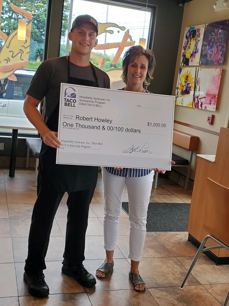 TColabufo's tweet photo. Congratulations to PVM recent graduate, Robby Howley for receiving this great recognition of a $1,000 scholarship from Taco Bell. Smart and hard working! He’s with his proud mother in this picture. @CentralSquareSD is proud of you! https://t.co/zXQ85Ld64X