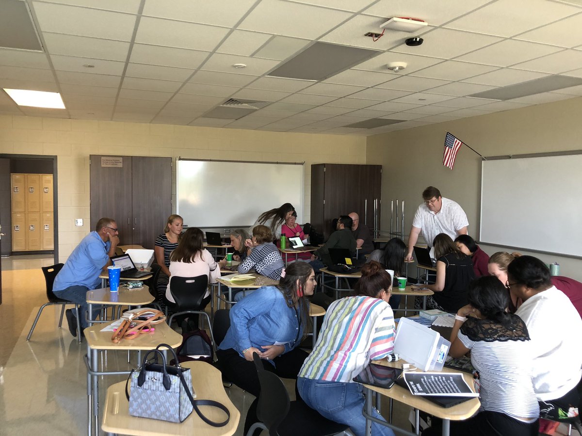 mrsmorganism's tweet photo. Had a blast presenting to some @LamarCISD teachers with @BTODORscience! We love escape rooms for the classroom. #BeTheOneLCISD @LeamanJH #T3 #teachingthroughtechnology #secondaryteacher #scienceteacher https://t.co/XeyYgEM0bv