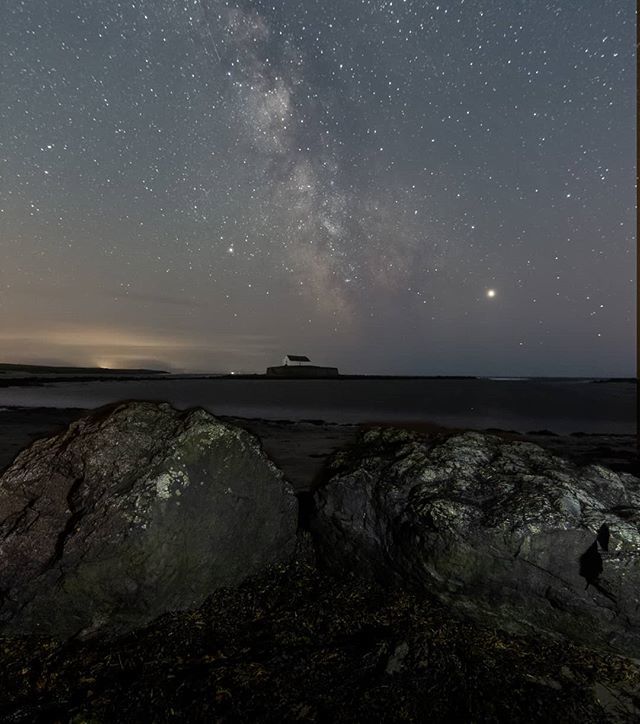 Quick trip to the Church In The Sea, Anglesey on Monday night for some Milkyway Goodness. The wind was howling and the tide was rising alot faster than I anticipated but I still had fun. #uk_Nightphotography #astrobritain #milkyway #Anglesey #cwyfan… ift.tt/33o6OgD