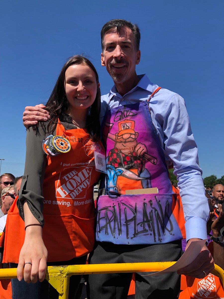 Got to reward Taylor Eastmen at 2821 Elk River with an executive homer badge for her awesome customer service.