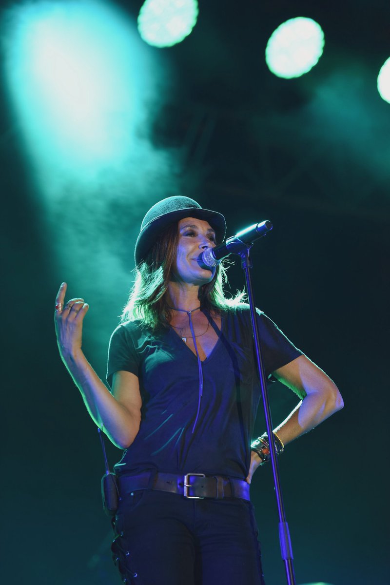 VilledAjaccio's tweet photo. Aio Festival | 🎸
@Zazieonline éblouissante ❤️ au Casone, devant un public « essenciellement » conquis !
#Ajaccio #Festival #Zazie #Lessenciel #Corse https://t.co/stm44mQ5fO