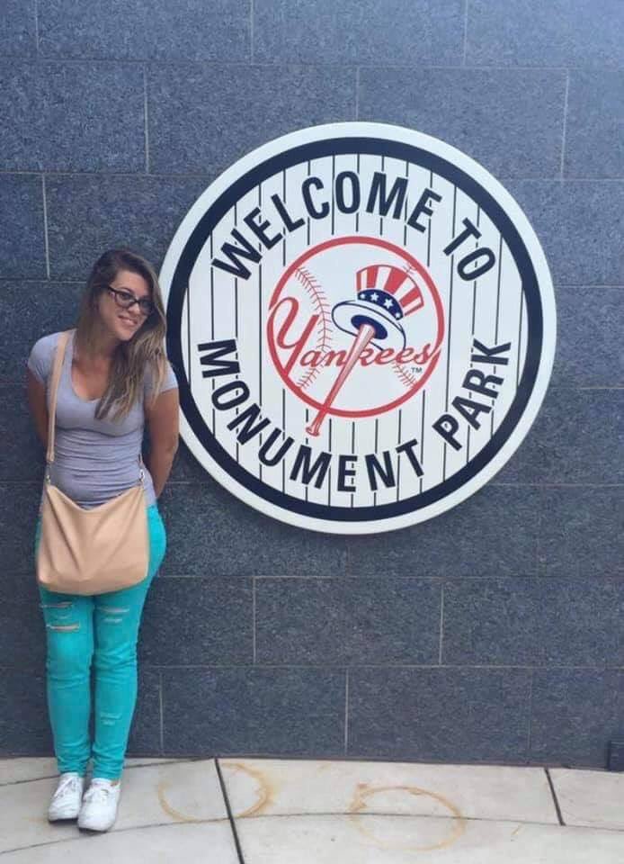 barbaritarucuru's tweet photo. La hija del ministro @fernandorojas_6 disfrutando de las bondades del imperio mientras la cúpula pide más sacrificios al pueblo cubano #CambioDeSistema #CubDecide Estamos hartos de dictadura en #Cuba https://t.co/c6qG4TjXGB