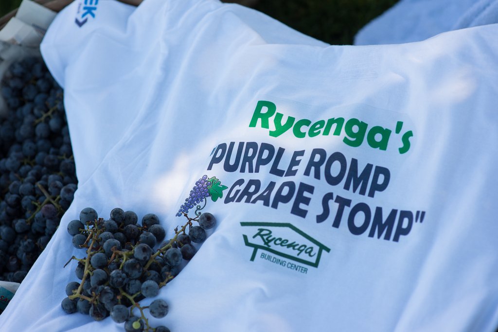 😆 + 🍇 + 👣 = Rycenga's Purple Romp Grape Stomp

📸: Brian Fett

#ghsalmonfest #visitgrandhaven