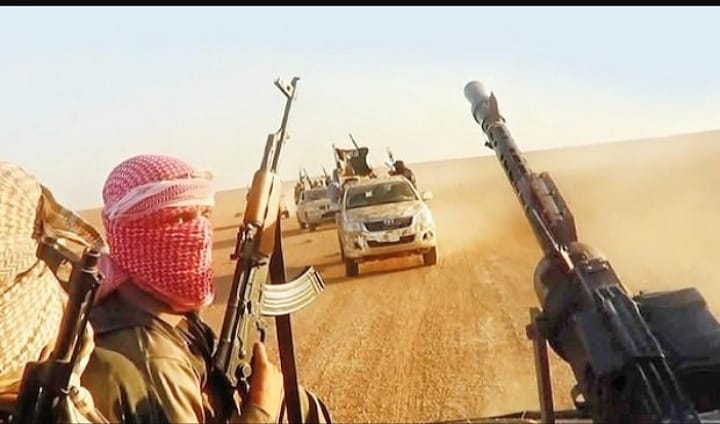 RealistByA's tweet photo. 🔴📍📍➡Sınıra 6 bin #DEAŞ'lı planı
#Türkiye, #Fırat’ın doğusuna yönelik kararlı mesajlar verirken terör örgütü #PKK yine #DEAŞ kartına sarıldı. #PKK elebaşları Hol, Rukban, El Ömer, #Deyrizor ile #Baguz kamplarında tutulan ve https://t.co/GZF7oigjpc