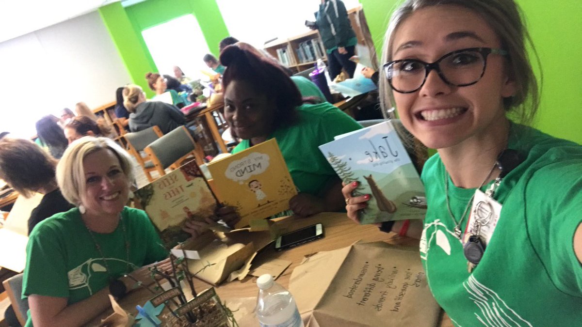 luvswa79's tweet photo. Excuse us, we are going on a #BlindDateWithaBook !! Great first day @PrairieViewES with @PVEmisstaylor @RuthLimo! #leaders2thecore #BEthelightPVE https://t.co/ChOeSlSnCL