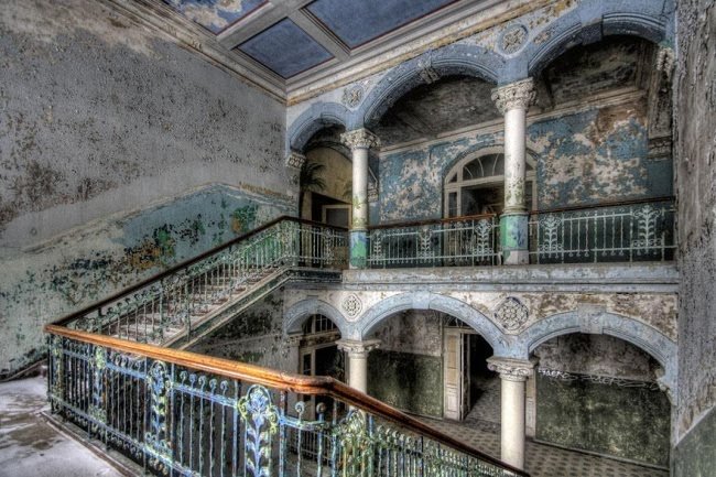 TodoDeMiedo's tweet photo. Hospital militar abandonado de Beelitz, Alemania. https://t.co/2v6ZK0N9ae