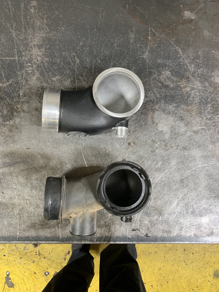 StrictlyDiesel2's tweet photo. It's not always about making more power. The owner of this #lly chose to improve safety with a #bankspower Banks Brake, lower egt's and improve cooling with a #sbfilters turbo inlet &amp; monitor egt's with a factory match pyrometer from #autometer 
#strictlydiesel #drivendiesel https://t.co/yipKM5zw8q