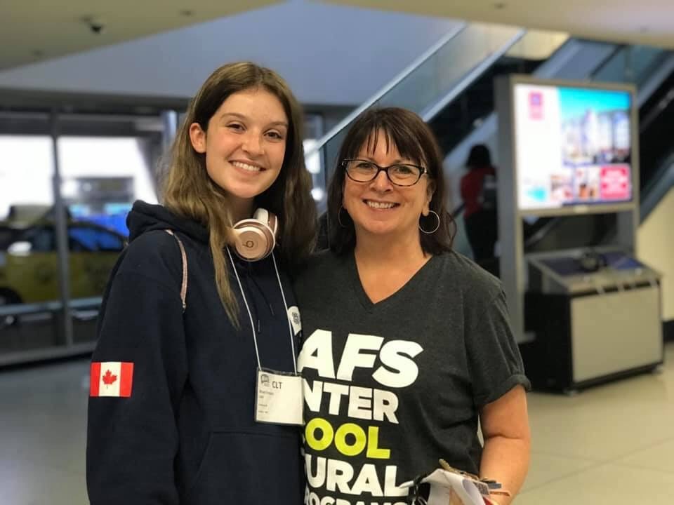 AFSUSA's tweet photo. Now arriving: the newest members of your family! ✈️🌎❤️
https://t.co/dnO0aQpHA6
#AFSArrivals2019 #firstarrivals #interculturalexchange #afsusa #afseffect #passpeaceforward #studyabroad #exchangestudent https://t.co/KneqydOVHy