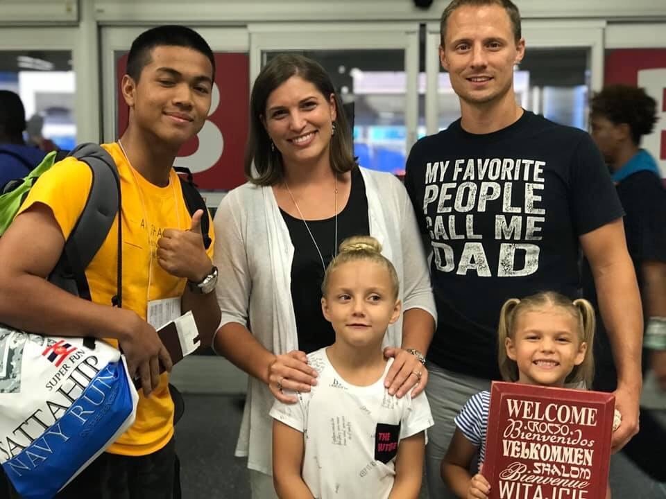 AFSUSA's tweet photo. Now arriving: the newest members of your family! ✈️🌎❤️
https://t.co/dnO0aQpHA6
#AFSArrivals2019 #firstarrivals #interculturalexchange #afsusa #afseffect #passpeaceforward #studyabroad #exchangestudent https://t.co/KneqydOVHy