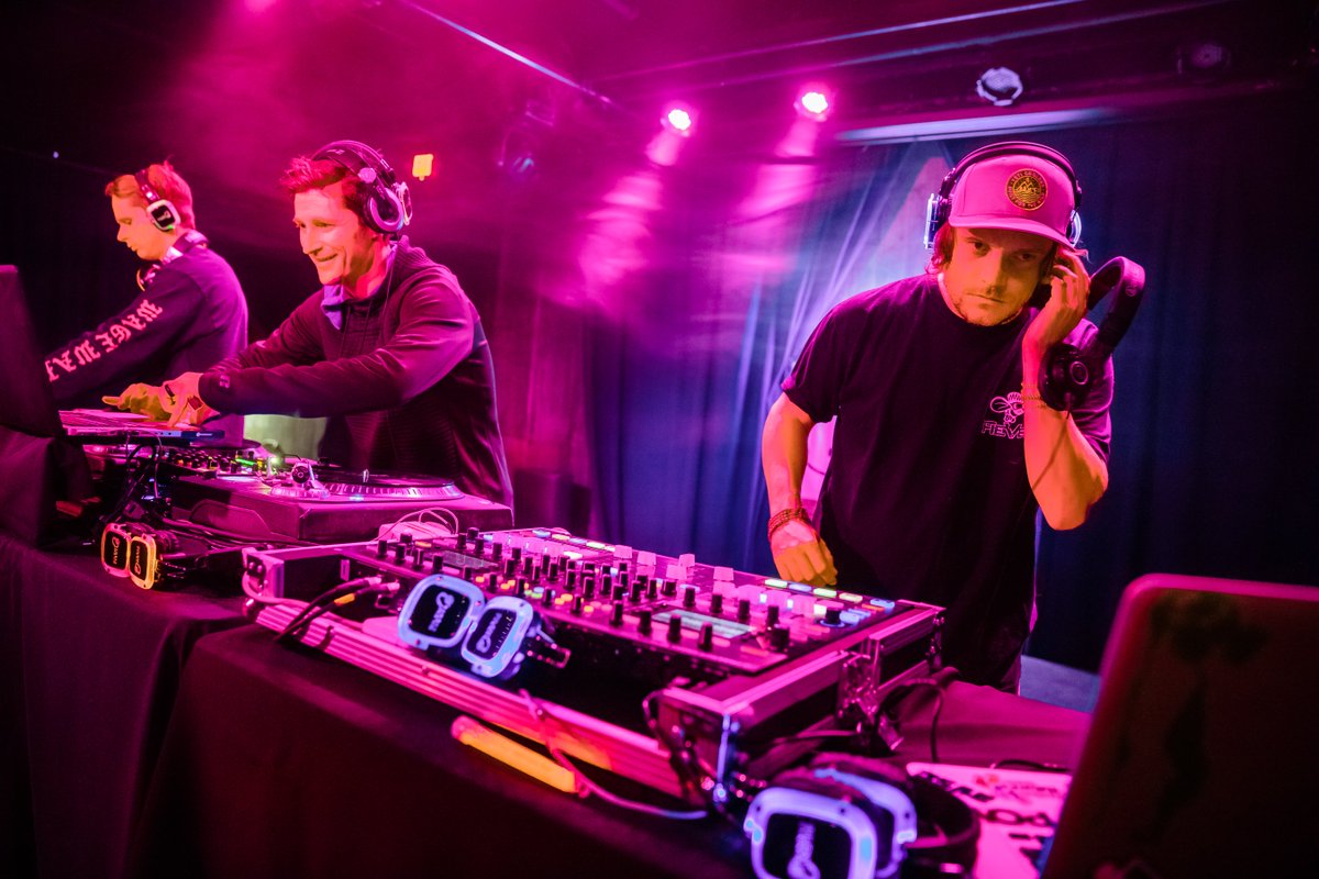 JazzAspen's tweet photo. Keep the party going after John Mayer &amp; join us for our Silent Disco After Party! Tix are $20+fees &amp; all proceeds go to benefit the JAS/ JFMAF scholarship fund! MUST HAVE A SAT LABOR DAY TIX TO JOIN! Get here: https://t.co/KbTeF80czI
Brought to you in partnership w/ @silentevents https://t.co/iyzuakNwgQ