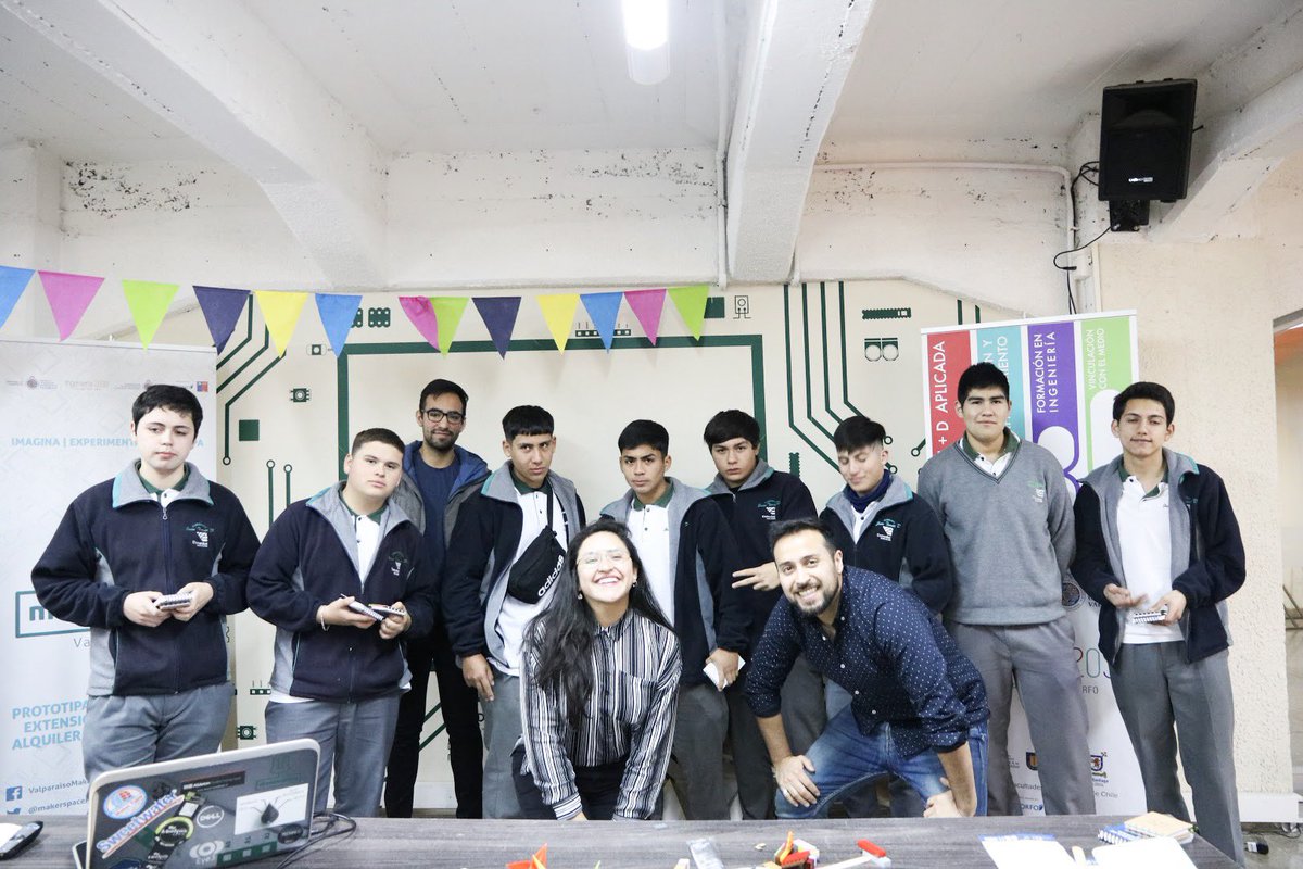 MakerspacePUCV's tweet photo. [#Maker_Kids] Hoy recibimos a escolares desde Curicó, que se empaparon con la experiencia #Makerspace 🤖, donde reformularon la propuesta de valor de los #Trolebuses de Valparaíso. 
Con metodologías de creatividad y fabricación digital, generaron innovadores proyectos. @pucv_cl https://t.co/tbhWnv5Nh1
