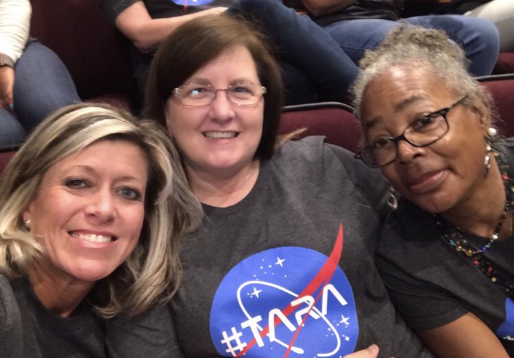 Cmarcrum1's tweet photo. It’s going to be a Great Year!  #colliervilleschoolsrock  #Back2SchoolKickoff  #teachtheville #GoDRAGONS  #TaraO @ Collierville High School https://t.co/yxFaZPkvVs