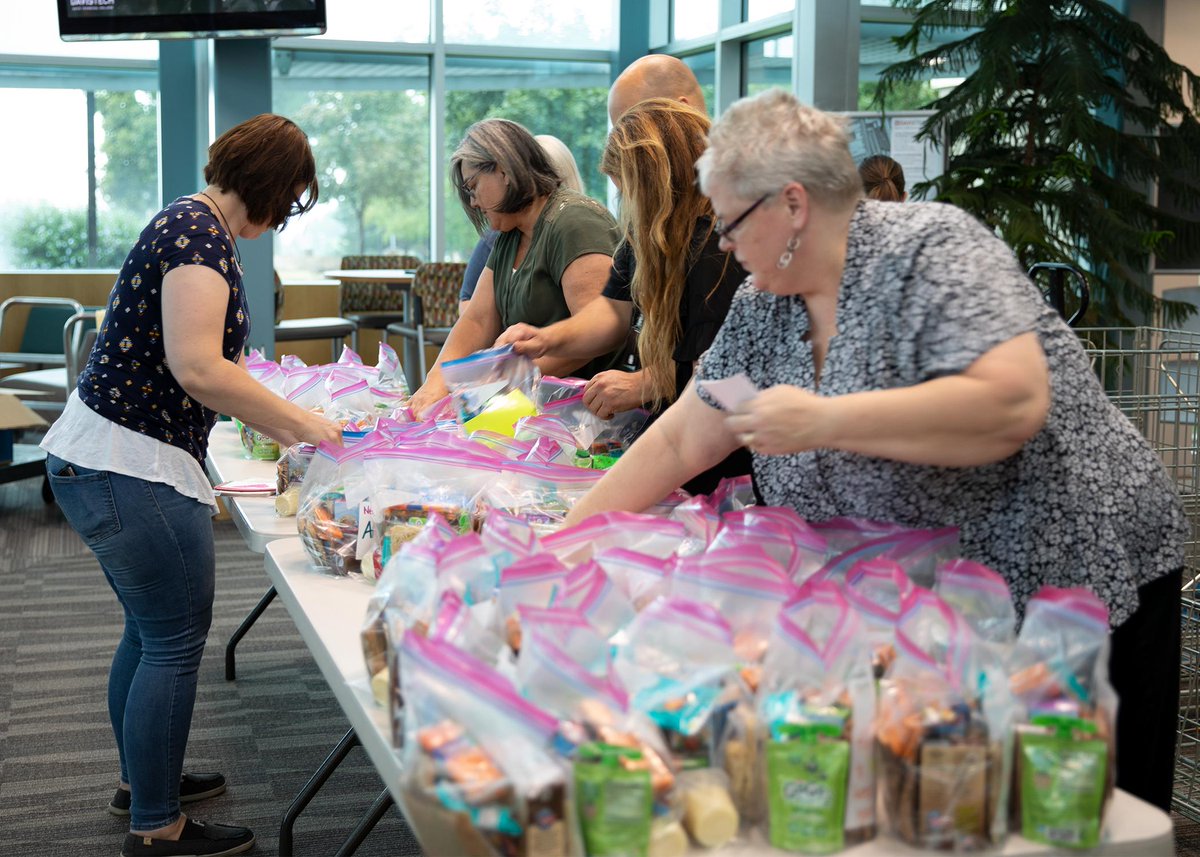 Davistechcolleg's tweet photo. Today our staff put together 500 pantry packs to support the Bountiful Food Pantry's No Hunger Zone initiative. 1 in 5 children in Davis School District are food insecure, and these packs are sent home with them on Fridays to help bridge the meals they will miss.
#davistech https://t.co/5PXX4pVtde