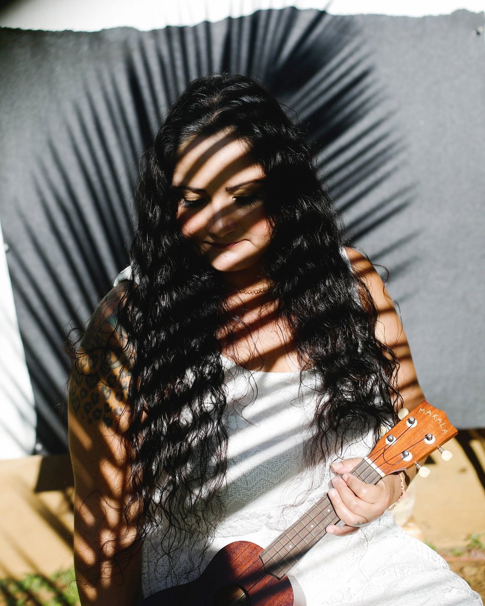 C_and_CoMusic's tweet photo. Catch me at Mamahune's Tiki Bar (located at the Wailua Hilton)5-7PM this evening! I'll be jamming with my friend Roger Jacobs on guitar. See you there Kaua'i! 💃🏽🤙🏽🎶🎸

#kauai #hawaiiarts #livemusic #candco #acoustic #duo #singersongwriter #rockband #soulsinger #mamahunes #aloha https://t.co/3BJuZ8dufk