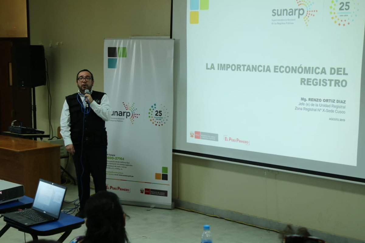 SunarpOficial's tweet photo. En el marco de #LaCaravanaDeLaJusticia, se desarrolla el programa #SunarpTeEduca con la charla "Importancia económica del Registro", dirigida a los estudiantes de Derecho de la Universidad Nacional Amazónica de Madre de Dios (Unamad). https://t.co/4iJxcur3LQ