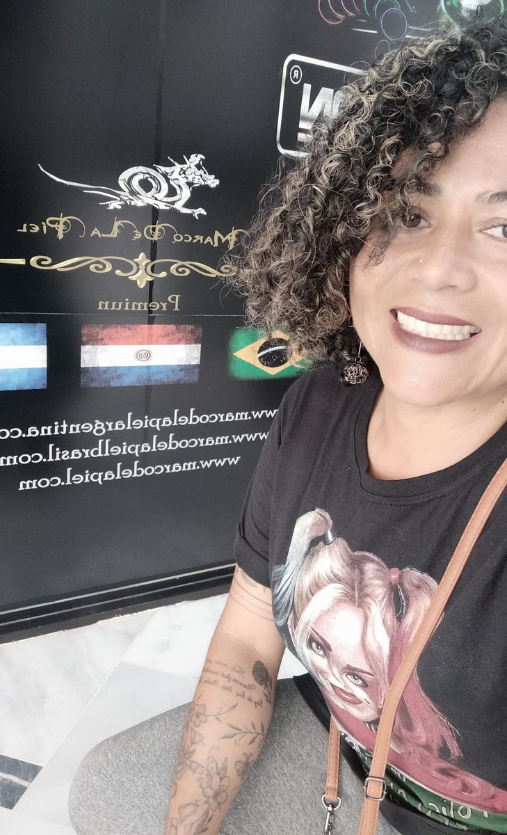 Debora36891007's tweet photo. Uma voltinha na loja top em CDE #MarcoDeLaPiel férias em CDE #BoraCerro #BoraBaeea @Alex190607 https://t.co/KKr7mZKq0H