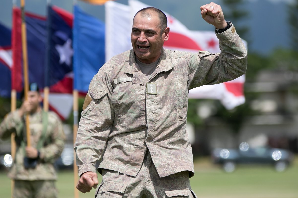 25thID's tweet photo. Yesterday, #25ID had the joy of welcoming Col. William P. Keelan, @NZArmy , and his family to the #TropicLightning Ohana. Col. Keelan will serve as the new Deputy Commander - #Interoperability. https://t.co/MsBgDcXiUF