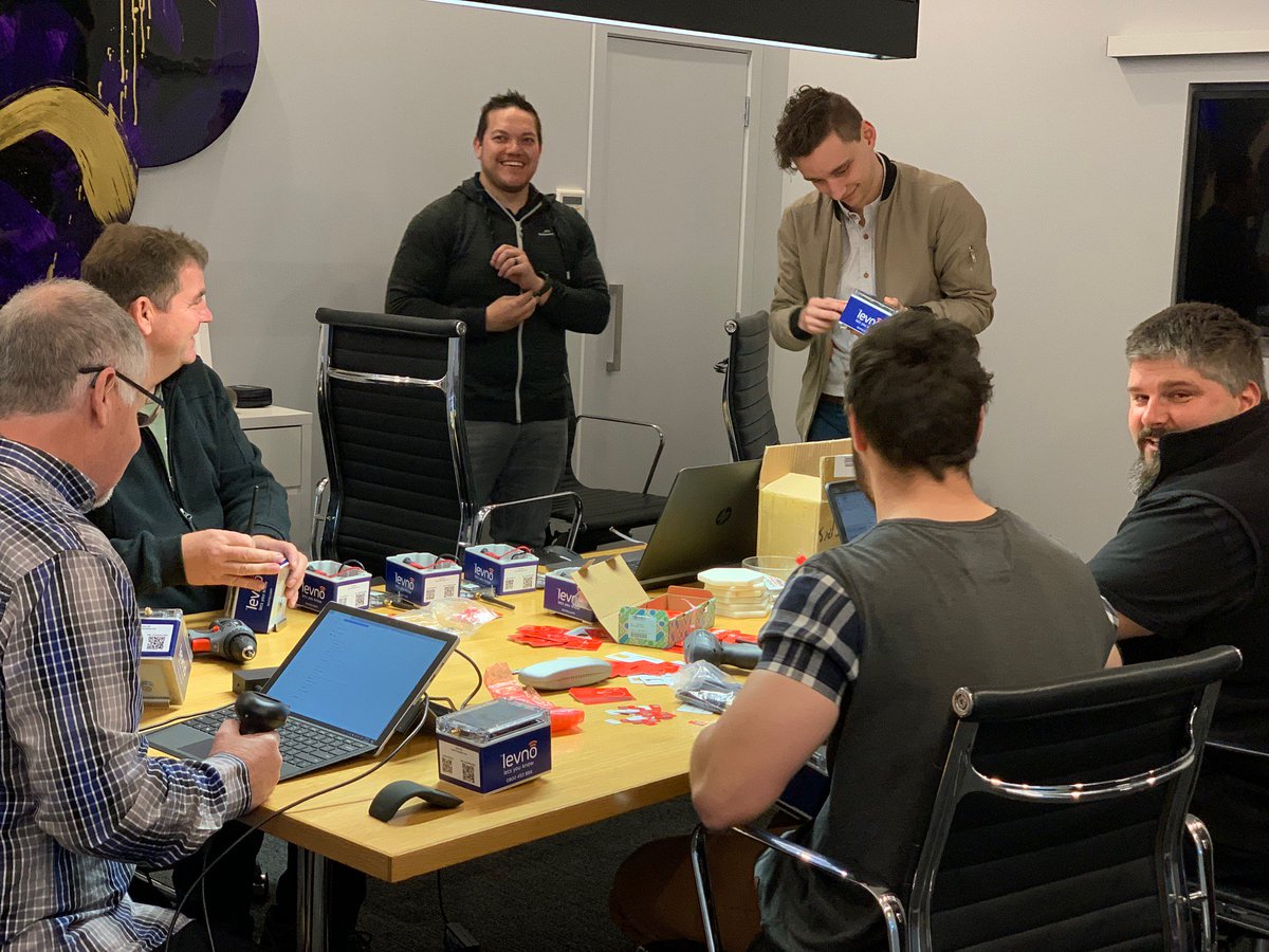 LevnoNZ's tweet photo. What a way to get Friday started - team work makes the dream work! 👌👍👊
#TeamLevno #FridayShenanigans #AssemblyLine #PrecisionMonitoring #Friyay #TeamWorkMakesTheDreamWork #Levno #MonitoringWhatMatters #LevnoLineUp https://t.co/44psyZh1Rx