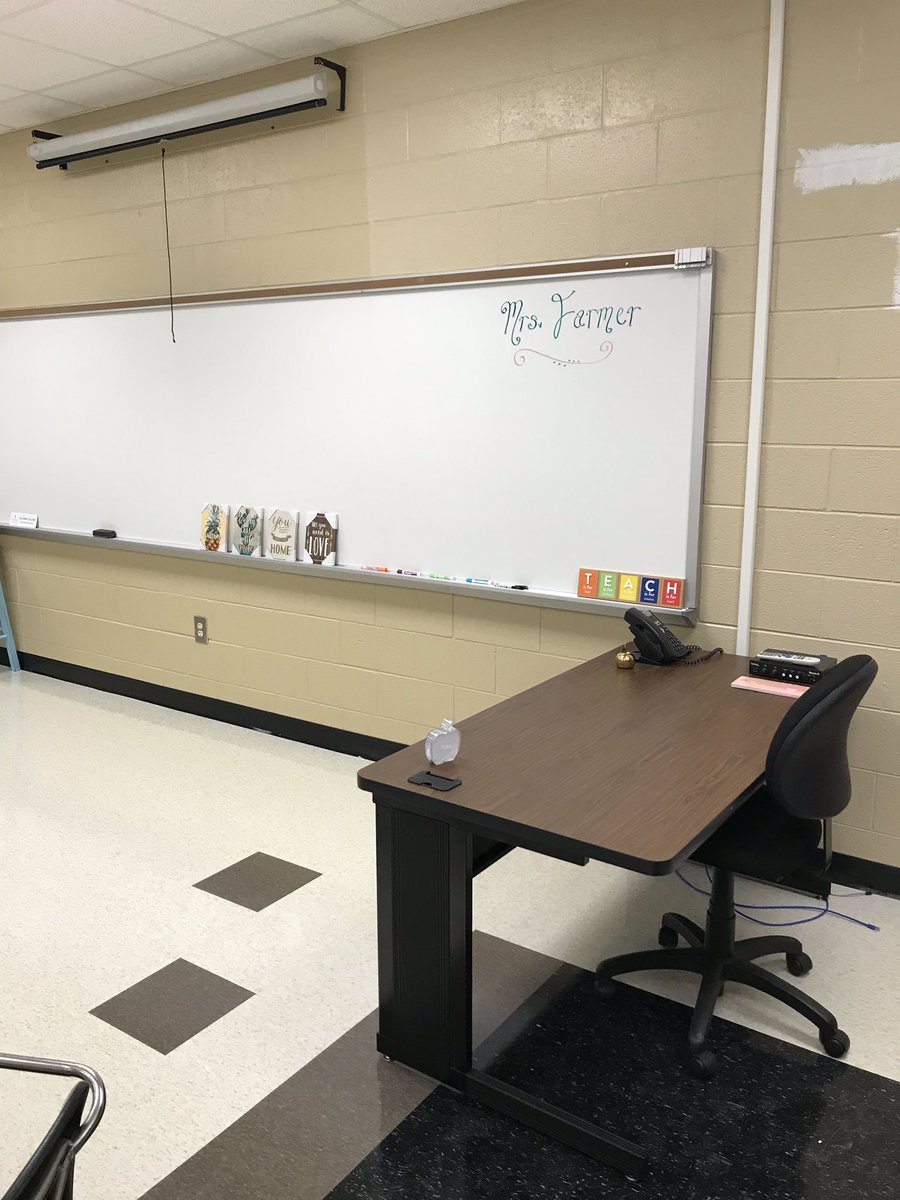 epmfarmer's tweet photo. Itโs still a little bare bones at the moment, but here are some pictures of my classroom! I got it the way that I wanted it set up today. Now itโs time to decorate! ๐ #TheLex1Difference https://t.co/d7UQInY3Jq