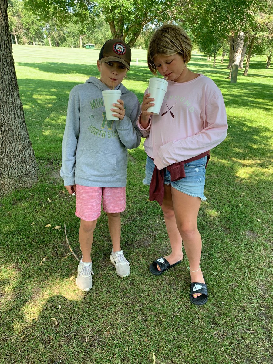 CMcBMNGirl's tweet photo. Arnie Palmers, sun and sweatshirts on a good walk definitely NOT spoiled. #pinetopalm #ianfamclub https://t.co/w8KYQqBOTs