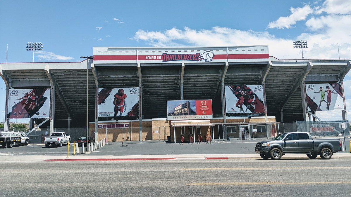 UtahTech_Sports's tweet photo. The new banners are up at Trailblazer Stadium! We're less than a month away from the first home games of the 2019-20 season. #DixieBlazers #RMACfb #RMACwsoc #RMACmsoc https://t.co/pVRoENt2mb