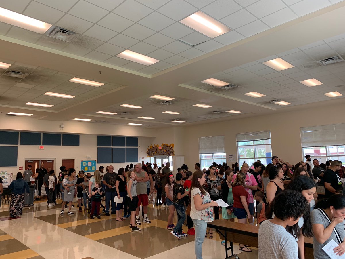 UnionParkMS's tweet photo. Amazing time of meeting the teacher at Union Park Middle. #RiseUp #Econs #EconPride https://t.co/zmxYtDetnO
