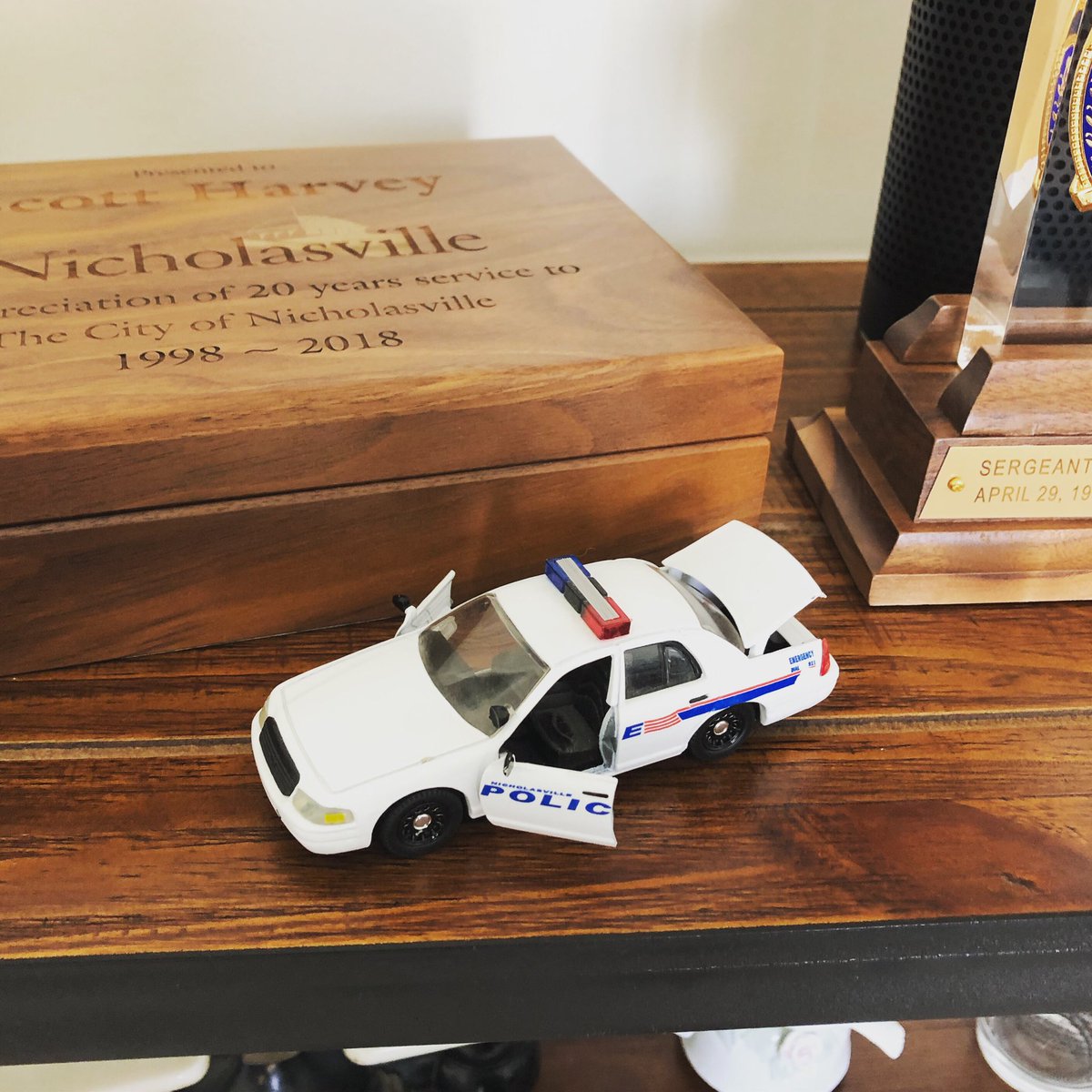 RamblinHarvey's tweet photo. Methinks someone has been in my office messing with my stuff. #ItsNotAToy #IfItOpensTheyOpenedIt #Meddling https://t.co/Sn912xith8