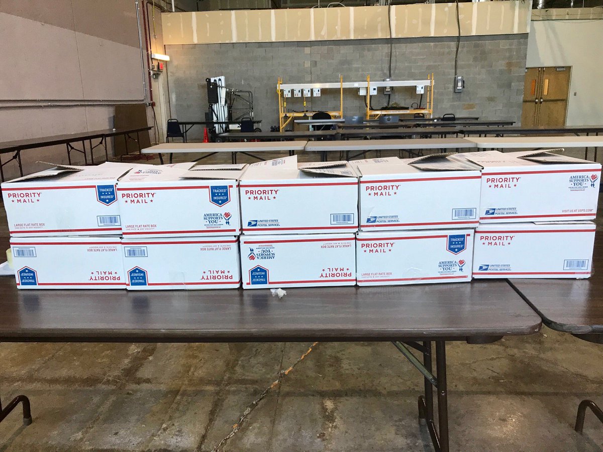 Steeveblr's tweet photo. All set to ship these care packages to 10 activity duty military folks! we thank you for your service! #Iwork4Dell #DurhamTechnologiesCenter #DellERG https://t.co/0yntTs2UFR