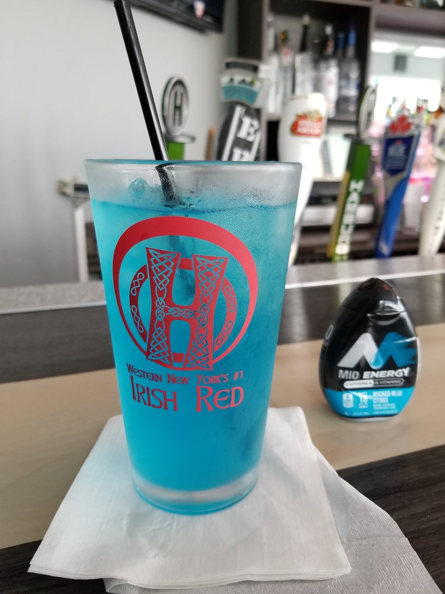 jeanSbean's tweet photo. My glass says #IrishRed and my drink is #WickedBlue. That to me says #HappyHour @luciasonthelake .
#TGIT โค๐น๐ https://t.co/BppYjjh2CN