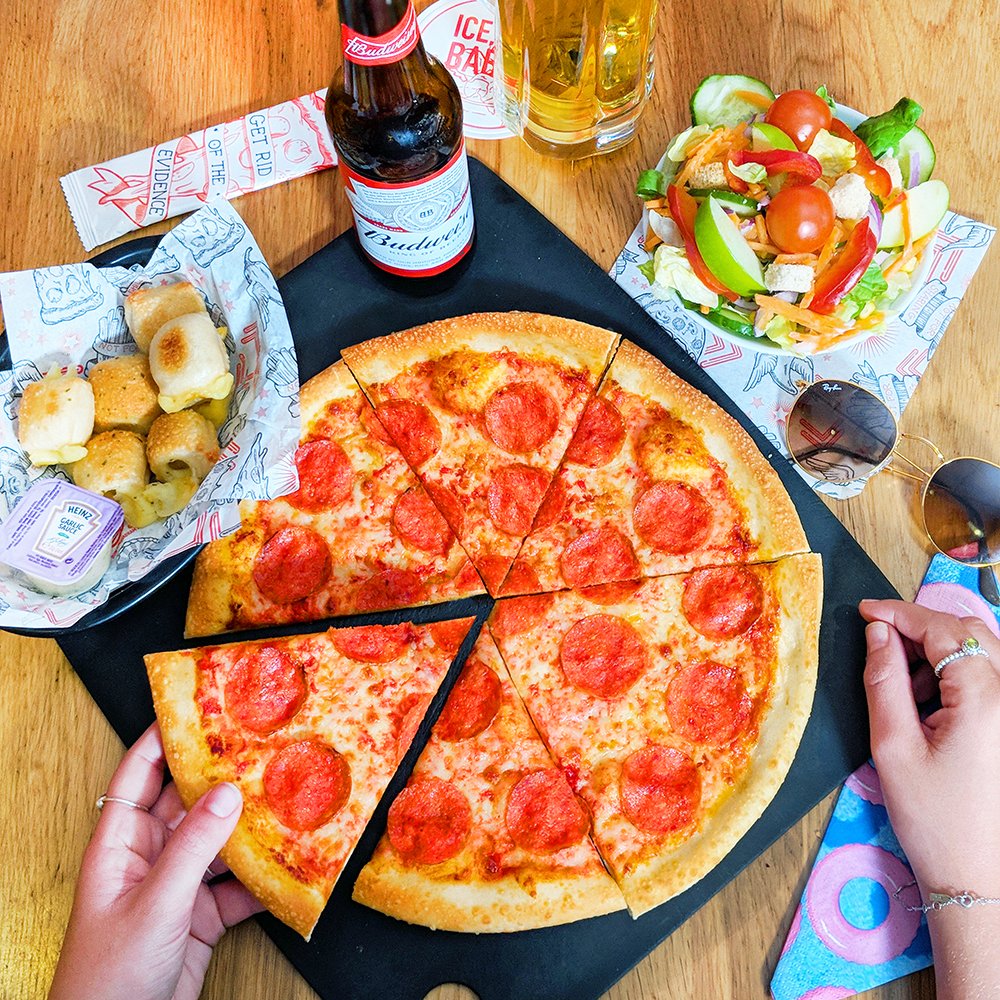 Did Ed Woodward book a table at Pizza Hut for United signing?