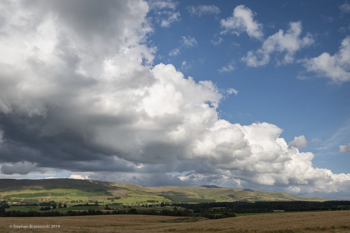 stephanbrz's tweet image. Cloud moving in quickly over the #northpennines  but a fine evening for a bike ride along the  #eastfellside of #Cumbria- no doubt will look a bit different tomorrow😬