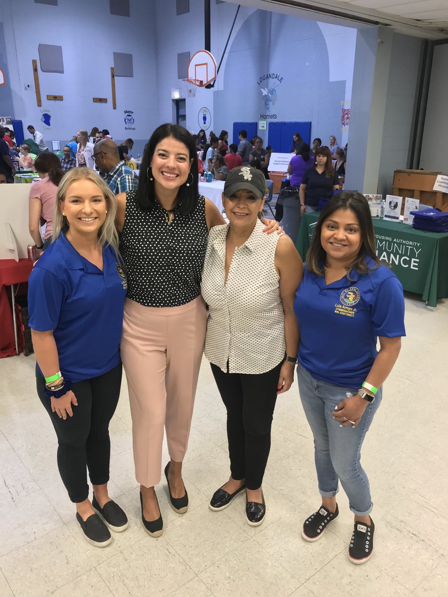 chicityclerk's tweet photo. A great turn out to family and residents that came by to @senirismartinez @AndradeRep40 Family Wellness / #BackToSchool Fair today. Glad to also have met some residents as they came to #UnlockChicago with CityKey! https://t.co/CNqTVtBu2K