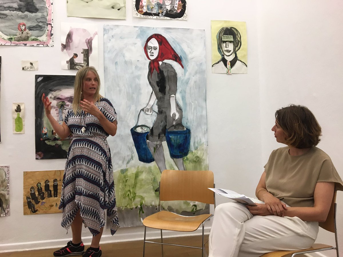 LauraHirvi's tweet photo. Erfrischender Künstlertalk mit Niina Lehtonen-Braun heute Abend „der unter die Haut ging“, wie eine Zuschauerin es so schön sagte! Toll moderiert von Julia Rosenbaum 👌 #mostlyhappy @KunstvereinHaL @finnlandinst #frauen #rollen #kunst #Identität #Berlin #Finnland https://t.co/PrvsYrjmhj