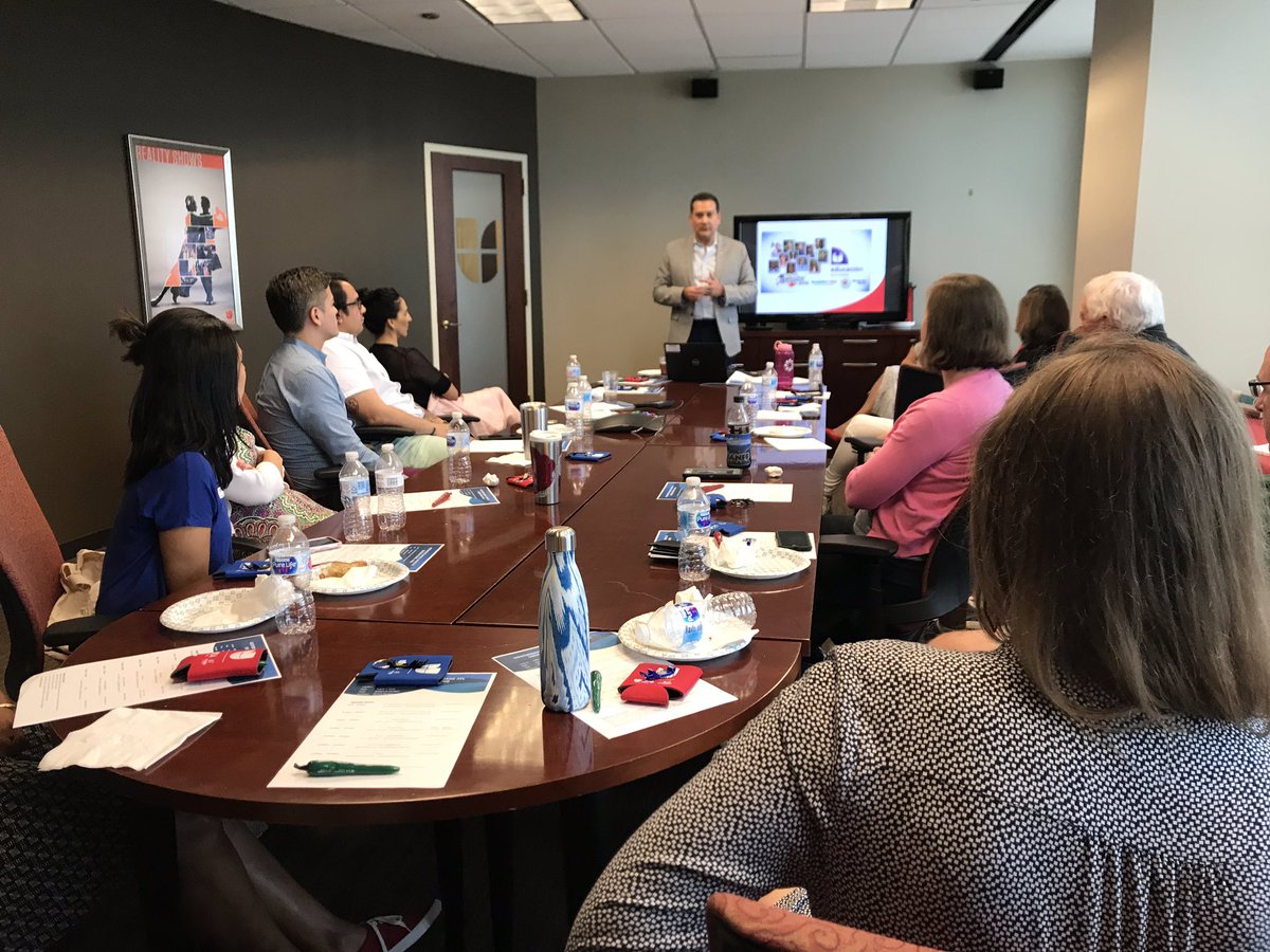spanishsearl's tweet photo. Building teams, being a leader in your market, connecting with the community and staying true to your values. Our @WestminsterATL faculty learned this and more at #EngageATL visit to @Univision34ATL. Gracias por la hospitalidad! https://t.co/qNv21EHWGI