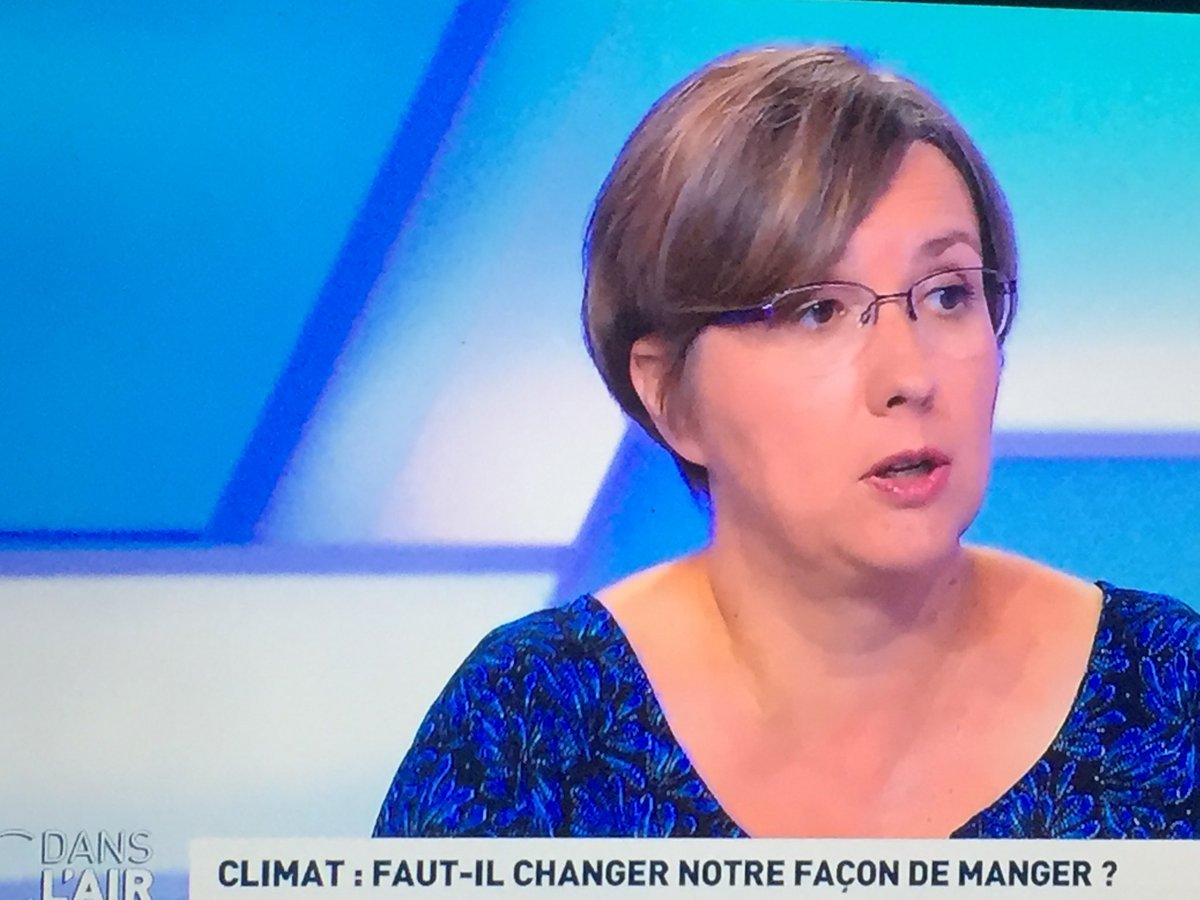 FleuryJean's tweet photo. Émission « c est dans l air » déclaration de la climatologue Françoise vimeux,...il faut 13000l d eau pour faire un kg de viande ...comme quoi ,on peut être climatologue et sortir des conneries,a une émission de télé dite sérieuse. https://t.co/uChDjDycpg