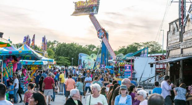 NorthbrookTower's tweet photo. You can take the @NorthbrookDays Festival out of Village Green Park but you can’t take away its gusto.

In case you missed any of our Northbrook Days coverage, here's our story: https://t.co/S07AfE6ITM

And our favorite photos: https://t.co/k55sNAASac https://t.co/XgSoHjrIXJ