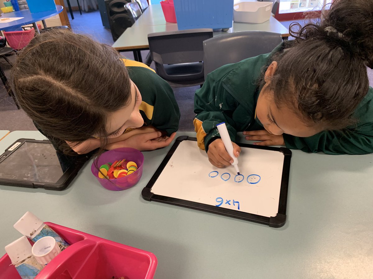 shanjones7573's tweet photo. Students teaching students, what a great way to learn!! 4J working with 1S @BlairmountPS @stilloni #authenticstudentvoice #ThisIsBlairmount https://t.co/j03tJ6Q4W3