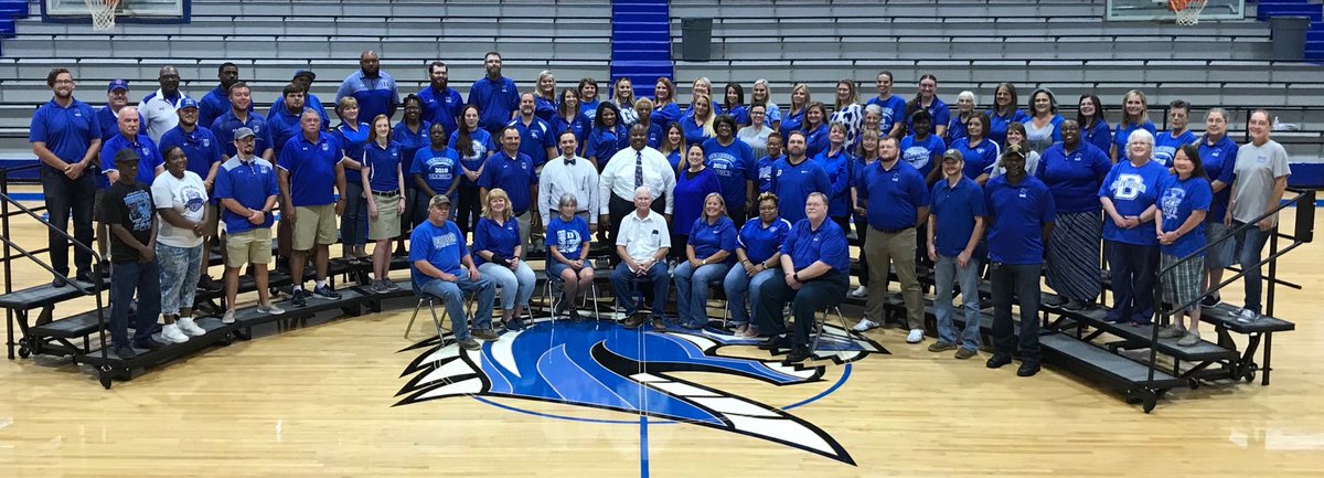DHSdragons06's tweet photo. DHS welcomes it’s 113th faculty and staff. #ScholarsandChampions https://t.co/OXnIiC7IpH