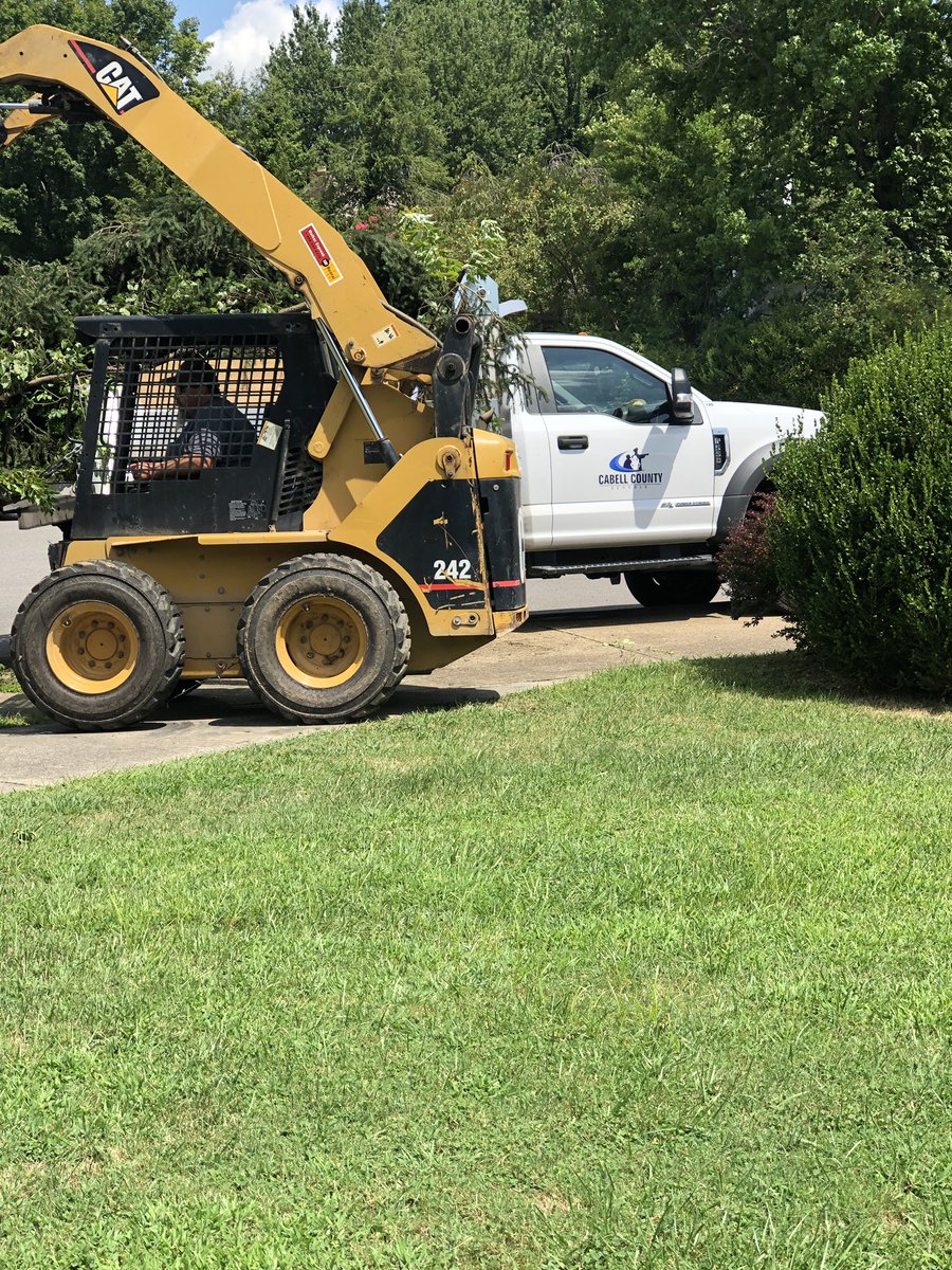 meadowswildcats's tweet photo. Thank you so much to the Cabell County Grounds Crew for all your hard work and for making Meadows look incredible! #BEAWESOME @cabellschools https://t.co/b9Tm0x2gvc