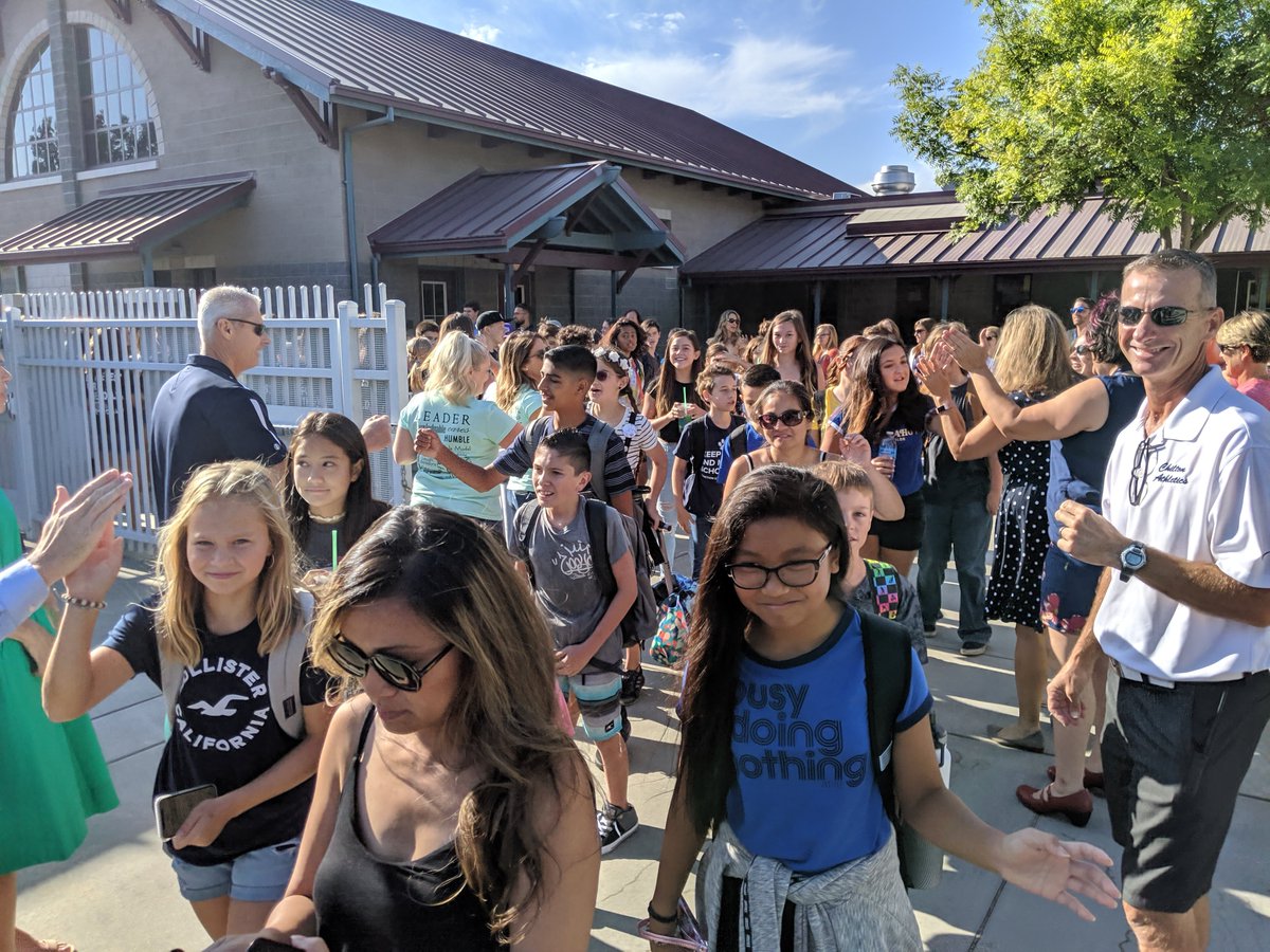 rcsdchilton's tweet photo. First-day awesomeness at Chilton! We are so lucky to have the most amazing students ever! #WeRChilton #RCSDChampions https://t.co/Vse6CIwXDp